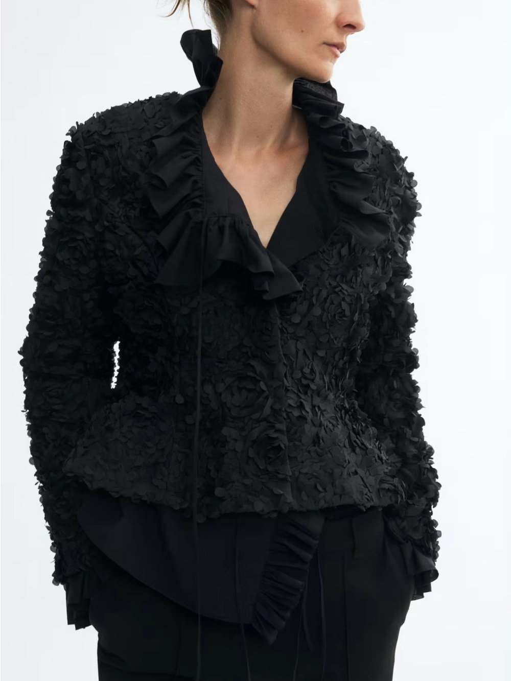 H&M Women Petal Appliqued Peplum Blazer V Neck NWT SOLD OUT ON H&M Black Sz 6